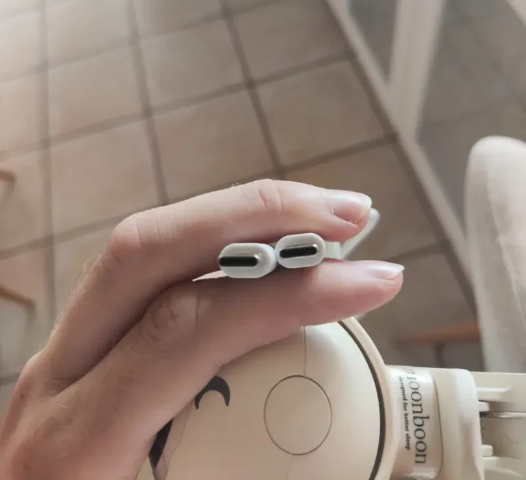UsbCKabel Og Opladningsport På Moonboon Babyalarm Med Kamera